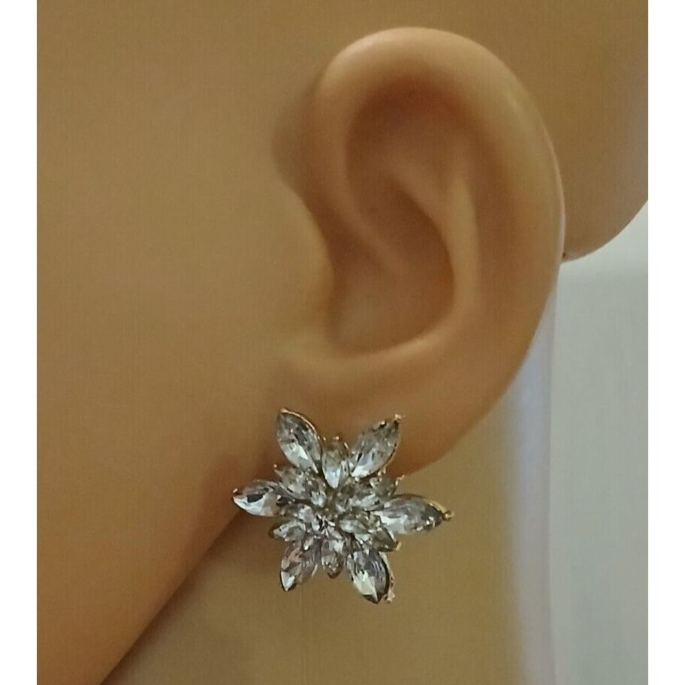 Sparkling Shiny Cubic Zirconia Snowflake Design Stud Earrings Costume Jewelry